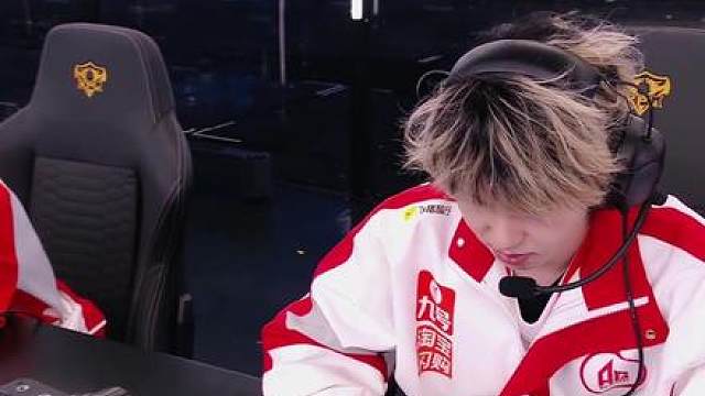 年龄大成为了KPL个别选手遮羞布，老林直言不讳表示，菜就是菜，一诺为啥现在还能C？