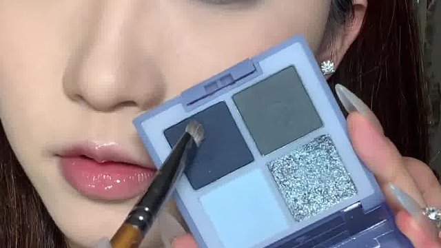 冷都女灰蓝小烟熏，谁画谁美