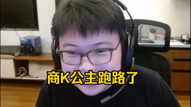 查理斯：他们那个局喝酒太变态了，太能喝了，上次过去喝酒点了一个公主然后别人跑路了，说他们太能喝了！