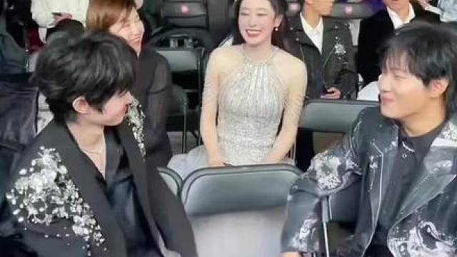 一诺Fly热聊，在讨论游戏战术讨论！