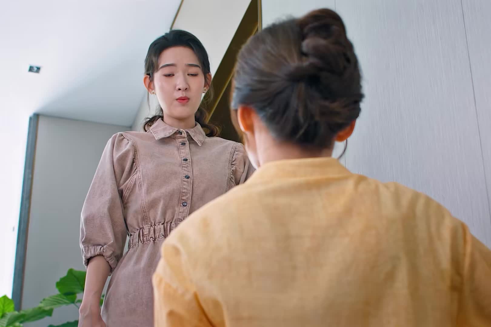 小姑子下套让女孩在大家面前出丑，结果一招让小姑子后悔莫及！