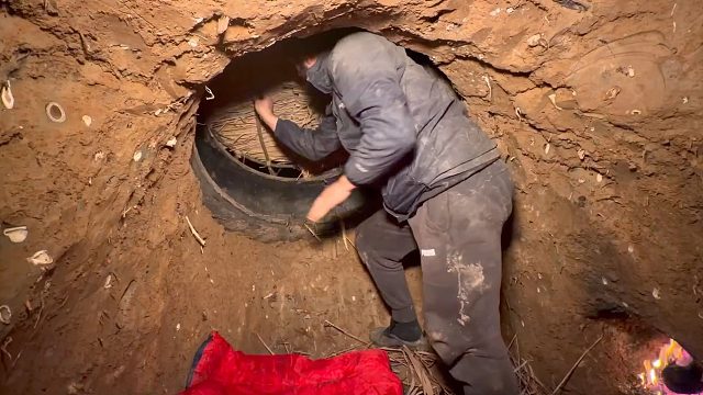 还真的有野猪出没，幸好我在稻草围里挖了个地坑，温暖又安全