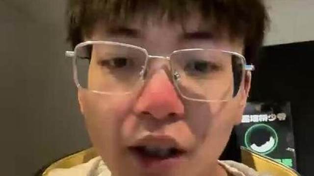 各位义父义母，兄弟姐妹们给我投投票啦！