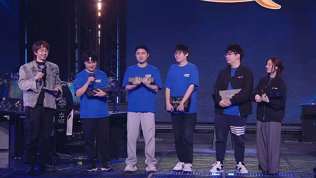 绝对不E 夺冠采访：小场面去年没做到的今年做到了！