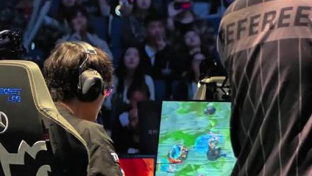 donk：我看看你显示器开了没