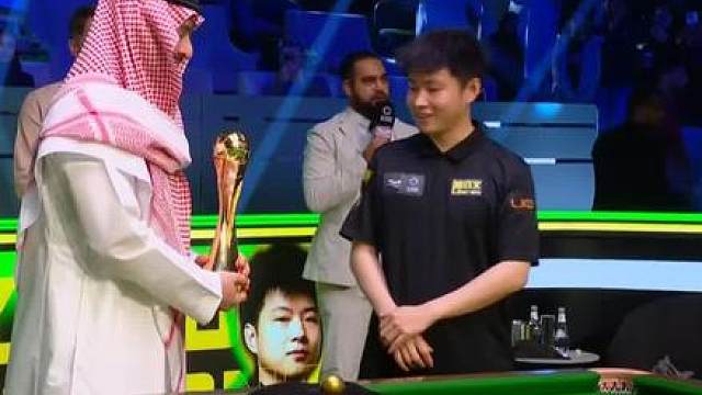 决赛胜率100%！恭喜赵心童利雅得狂欢季锦标赛夺冠，捧杯时刻 恭喜赵心童5-2战胜尼尔·罗伯逊夺得2025利雅得狂欢季斯诺克锦标赛冠军！