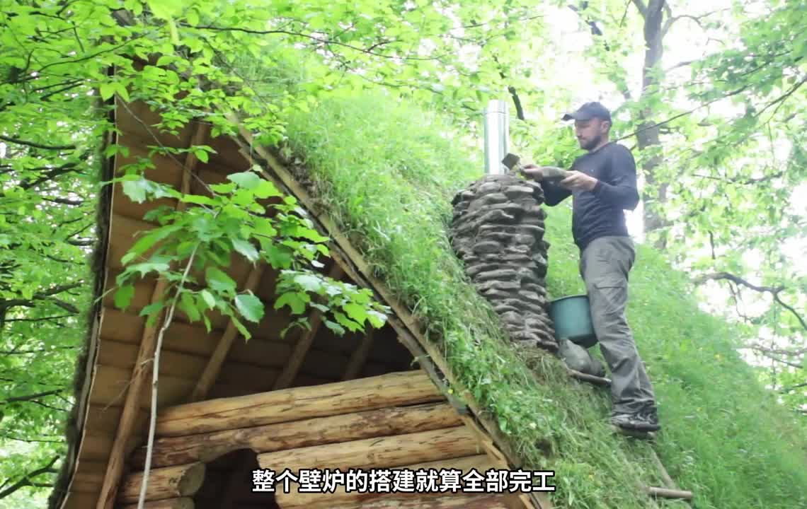 第4集：谁能想到男人花费一年的时间，在野外搭建了漂亮的豪华庭院