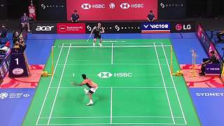 周天成完全掌控了比賽節(jié)奏，利用高弧度的拉開球調(diào)動(dòng)法漢，以21-16完成逆轉(zhuǎn)