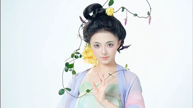 十二花神变装·冬春篇 穿过寒冬暖春，只为与你赴一面之约