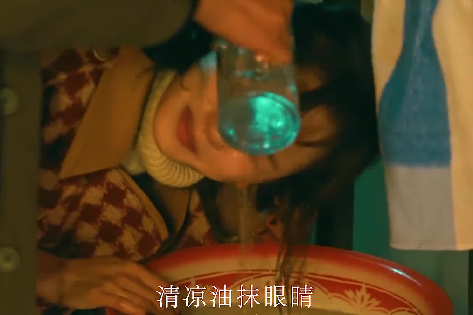 “既然吃软的不行，那老娘只好给你上点强度了，张译被拿捏死死的”