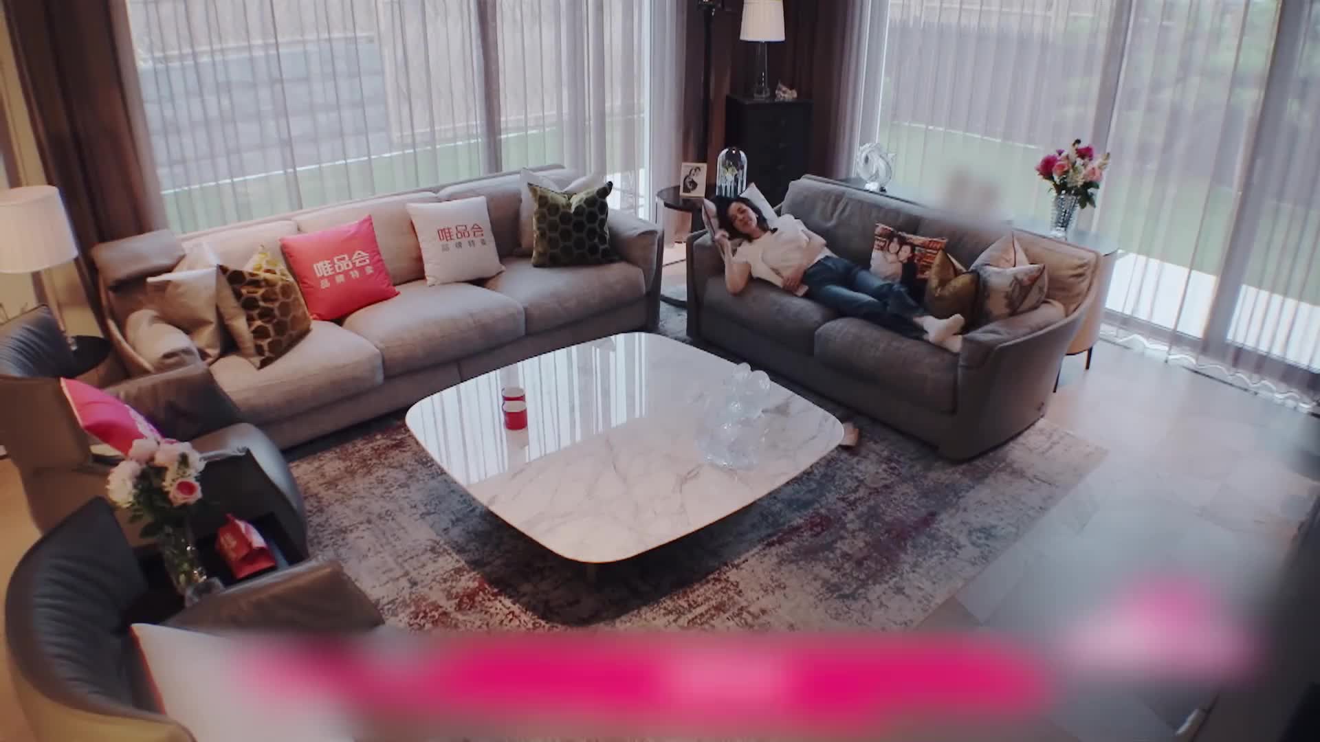 王琳一个人住500平豪华别墅，却将年迈的父母送去养老院