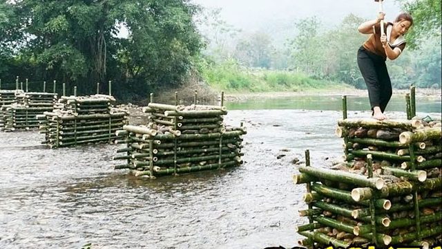 农村姑娘独自修建30米跨河大桥，4天建造6个桥墩，技术太牛了