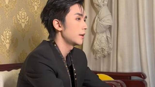 《来个莉莉 我是会喊妈妈的超自然瓦学弟》