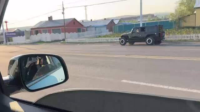 你说点了外卖给我，但外卖员打电话问我在哪个蒙古包