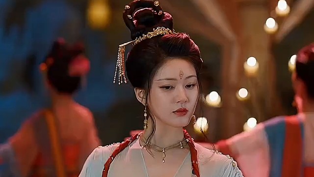 端午不会跳舞被同伴嘲笑孤立！学姐姐跳舞惊呆众人！