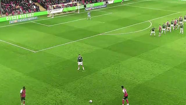 “你什么脚法”# 任意球破 # 足球