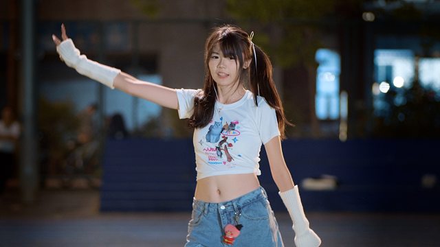 萌兔美晕！华农启林南运动场随舞 兔 鲸