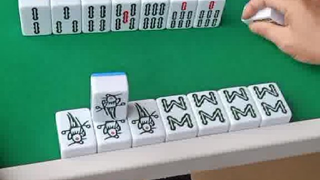 看这兄弟玩牌，看着看着我都不会玩了