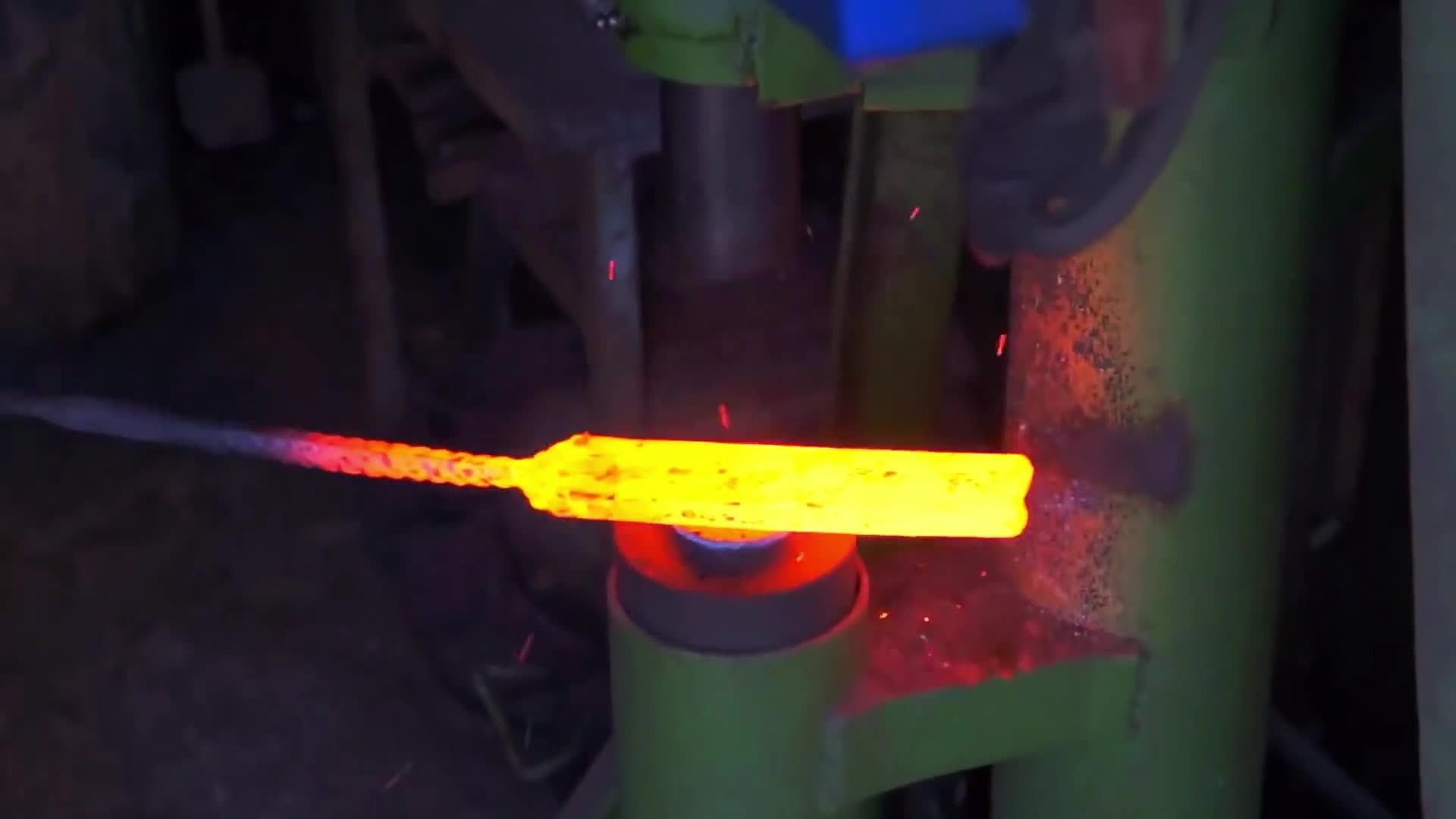 猜猜这把用摩托车链条做的刀值多少钱？