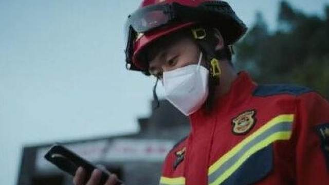 华为Mate 80系列正式亮相，新机首发搭载700MHz无网应急通信功能