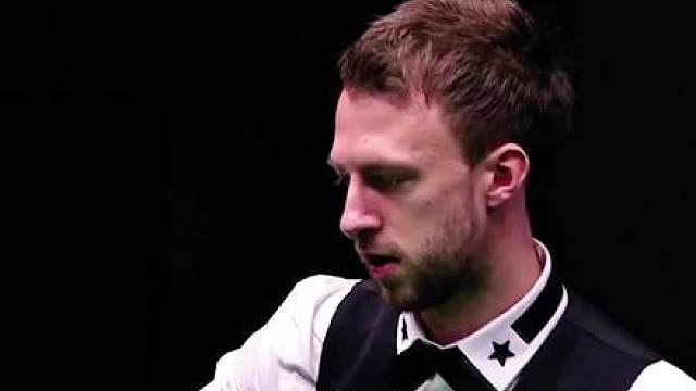 斯诺克正宗的暴力美学，对手看着小特操作表示我很无奈。