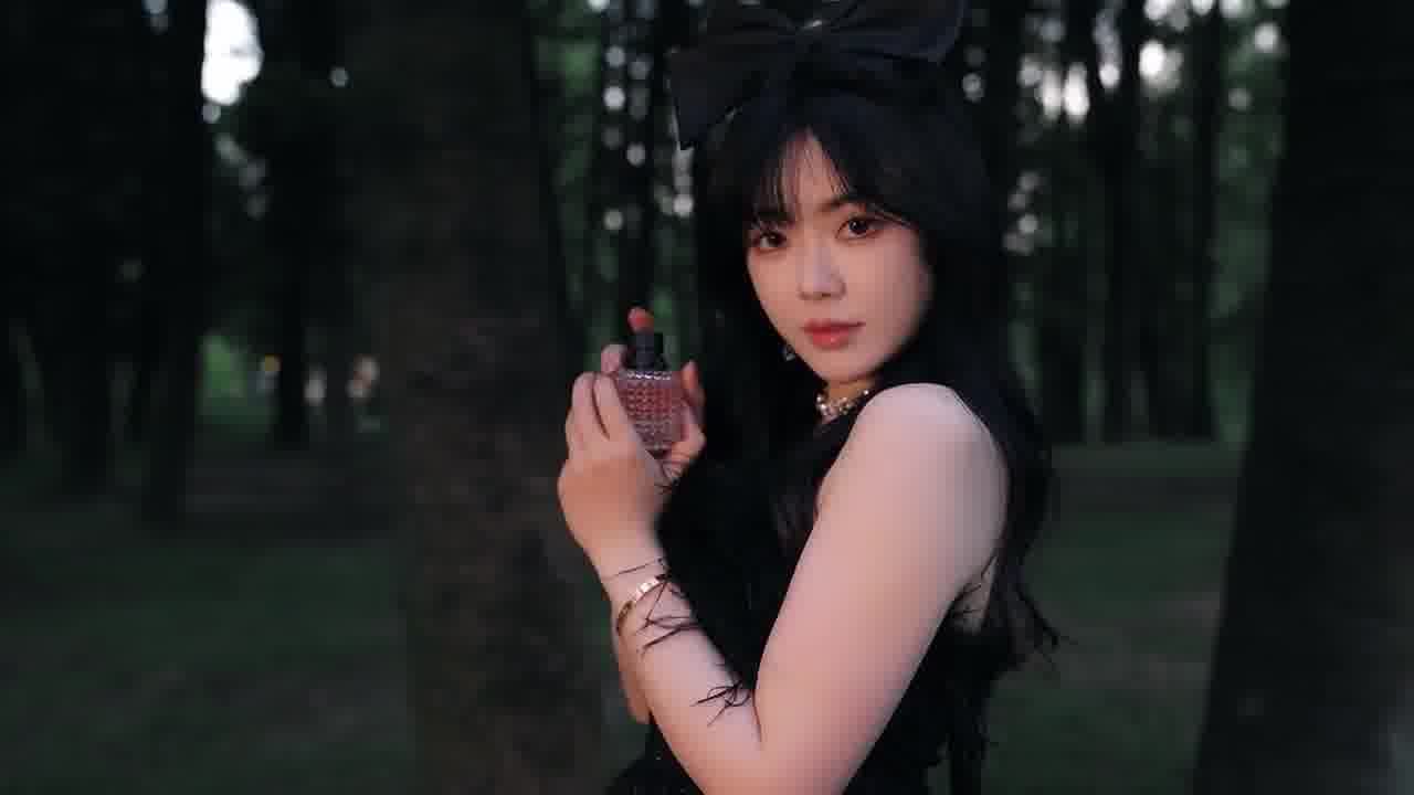 我喜欢我看像别处时，你落在我身上的目光