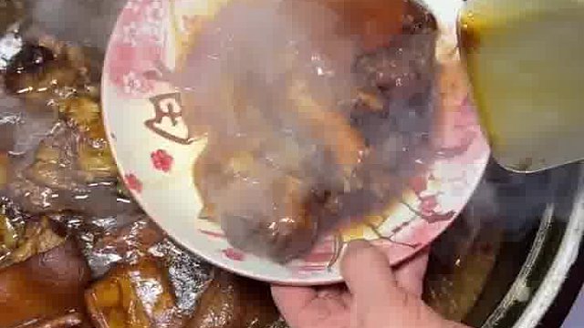 南昌藏在巷子里87岁婆婆卖的蹄膀、搭配炒饭，最后太香了