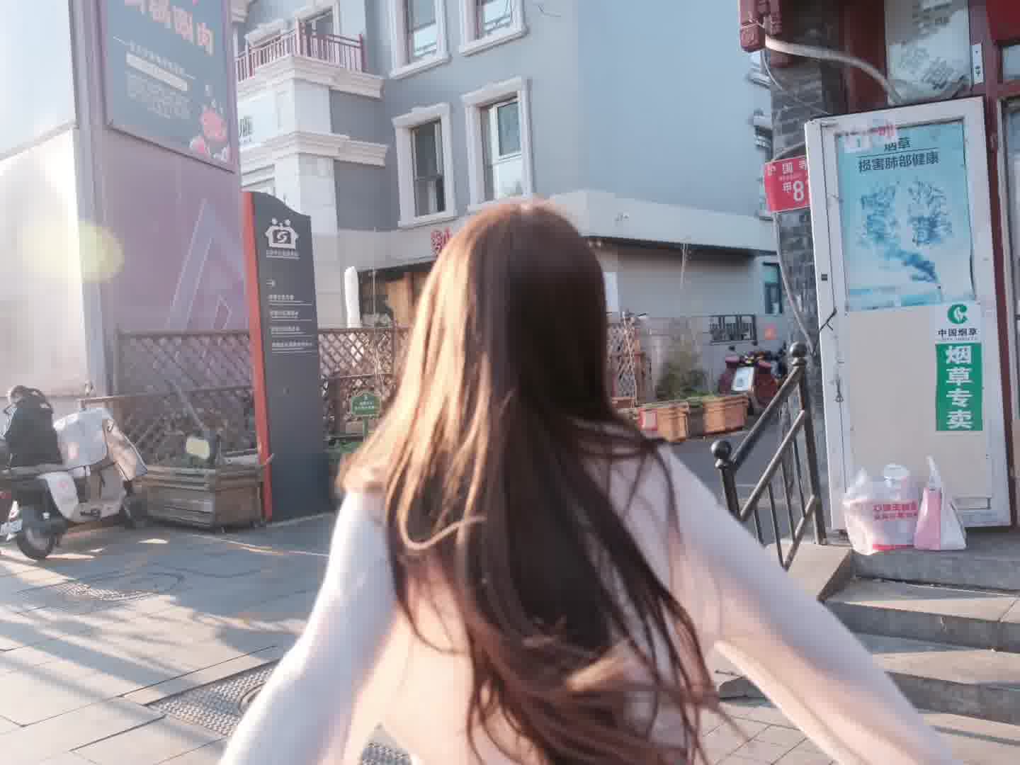 帮我配一个bgm!!