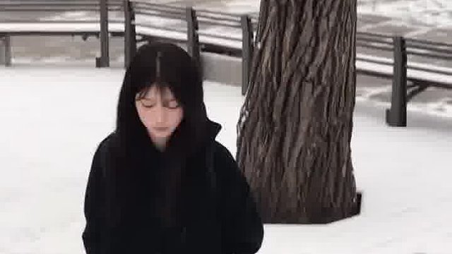 红唇小姐夜色下太惊艳了