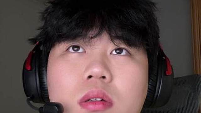 当你有个中二游戏队友