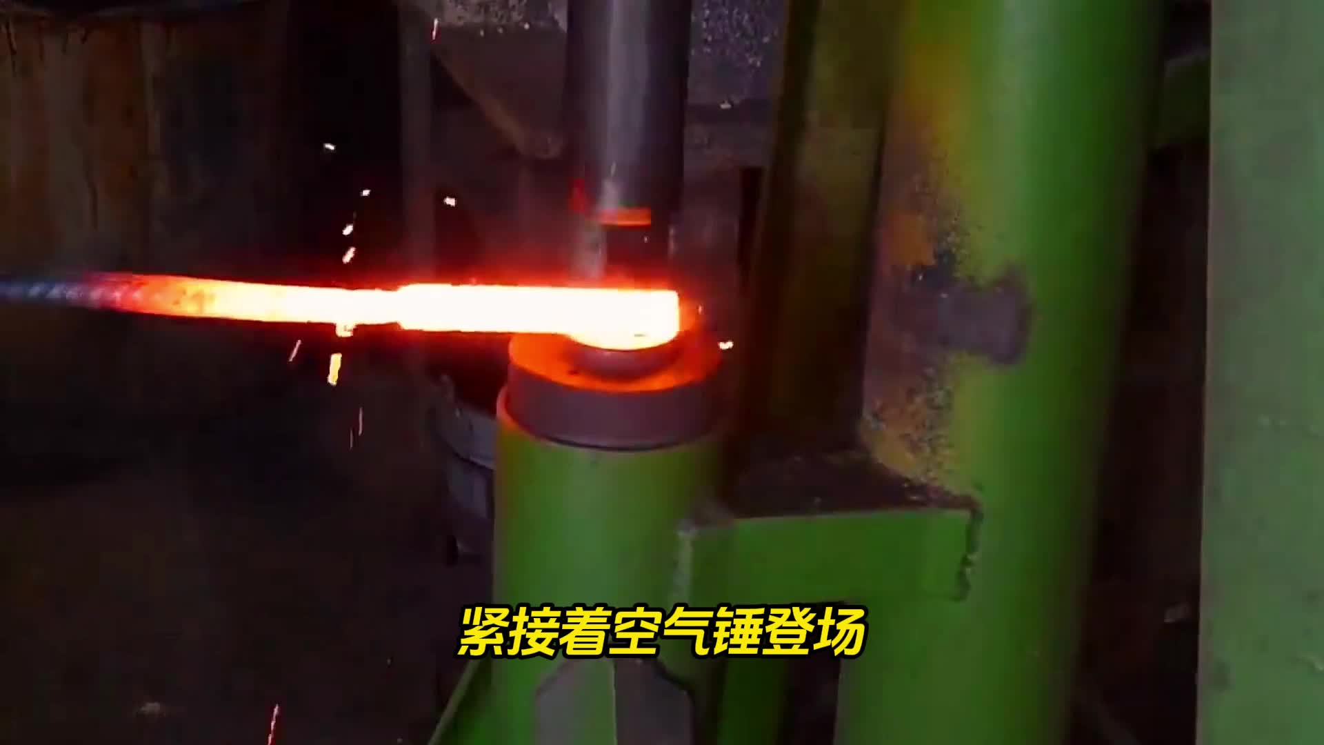 万吨液压机下，废铁变身高奢鱼饵！最后的花纹让全场尖叫