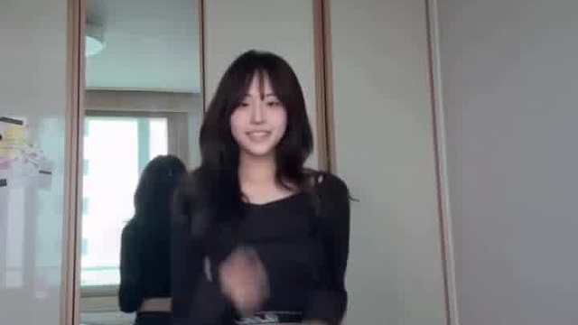 阳光姐姐自在散步好舒服