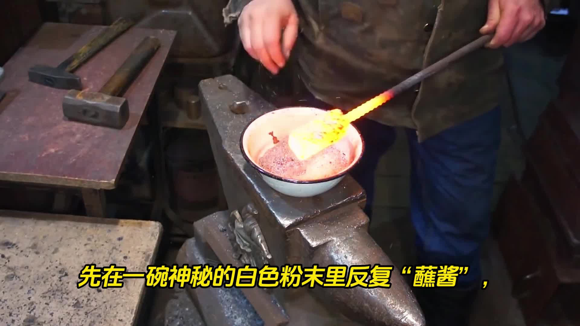 密集恐惧症慎入！当上万颗钢珠被千吨液压机压成一块砖…