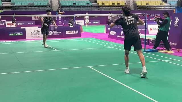 感谢林丹杯 尽力了 但不遗憾 ！这一个小时里 跟世界一流选手伍家朗哥和国家健将徐子硕硕哥学习到了很多东西 发现了自己很多不足的地方 体力的不足 技术的缺陷 和缺少的大赛经验 最后谢谢鹿哥的场外指导和高经理和小李哥的全程陪伴 后面我会更加努力训练 一步一步成长 我们下一个赛场再见！！