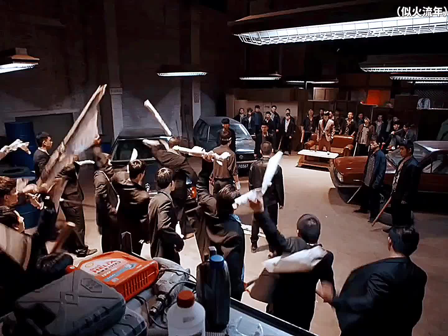 父亲杀了好兄弟的妻儿，儿子想父债子偿，最后和父亲一起离开了