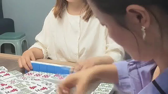 哈哈哈，聪明反被聪明误  四川血战到底 打搞笑视频