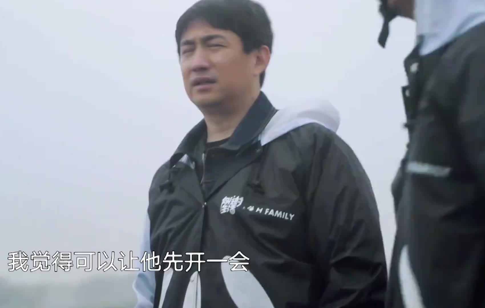 看到黄磊指挥张艺兴开拖拉机，才知道为什么沈腾说他样样松