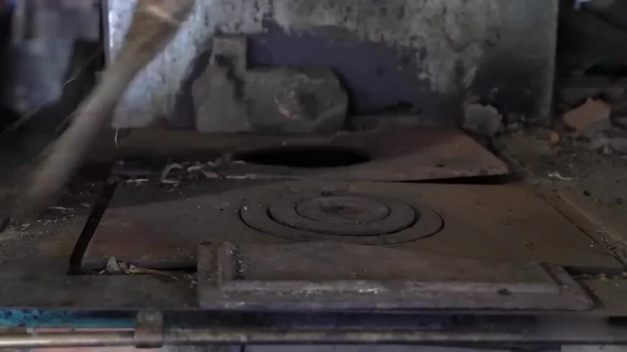 第1集：零下三十度的野外，男人突然发现了废弃房屋，住在里面太舒服了