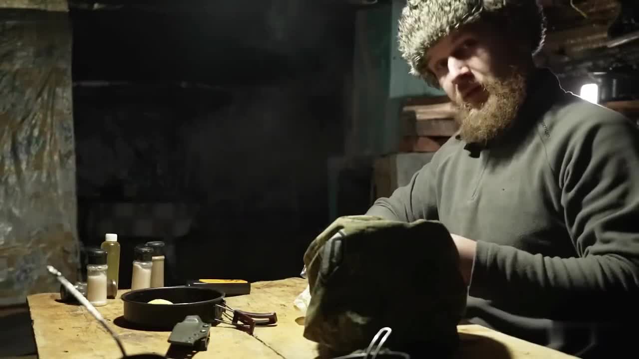 第2集：零下三十度的野外，男人突然发现了废弃房屋，住在里面太舒服了