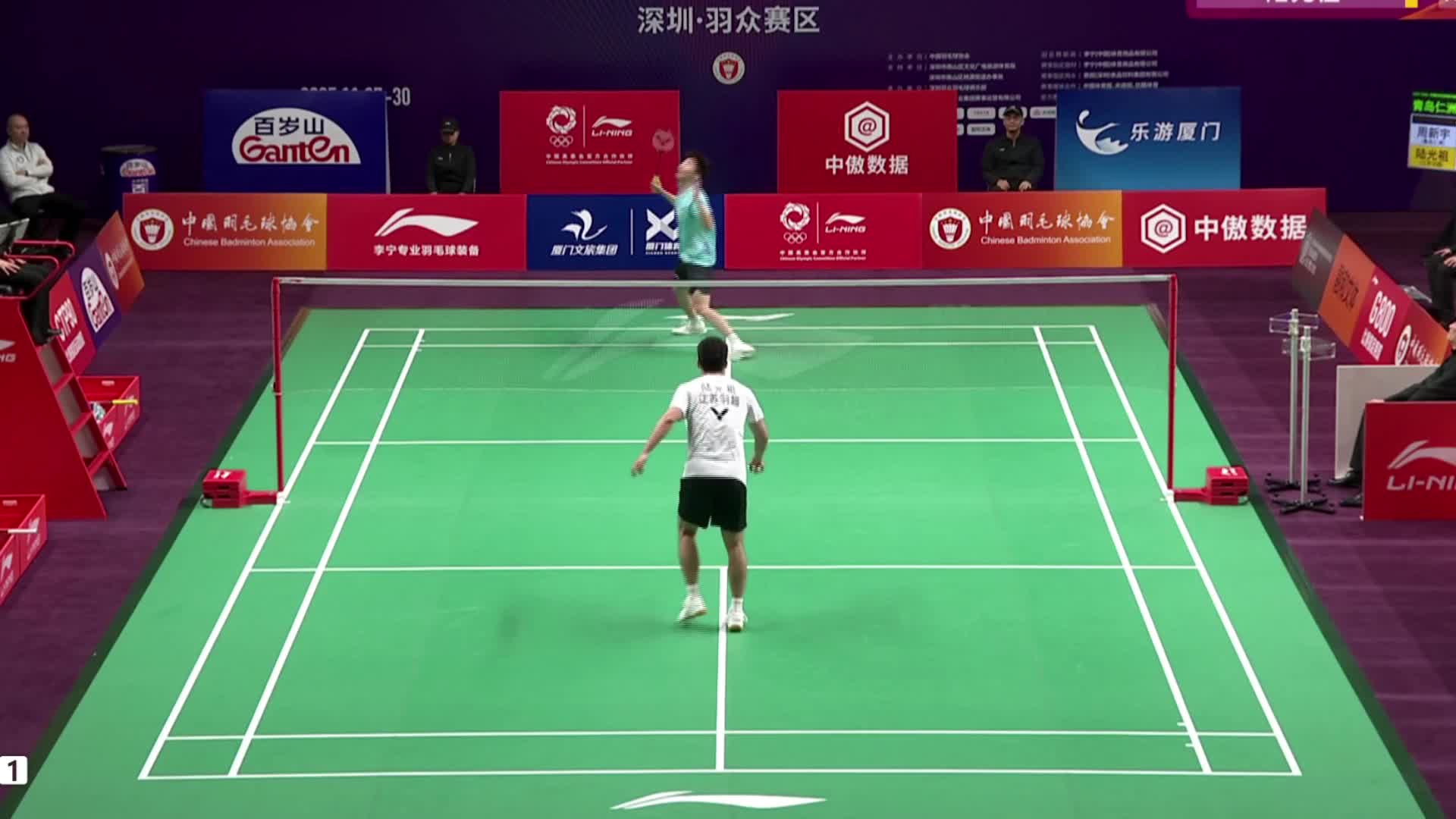 周新宇试图加强进攻，而陆光祖关键时刻抓住机会，以15-12锁定胜局