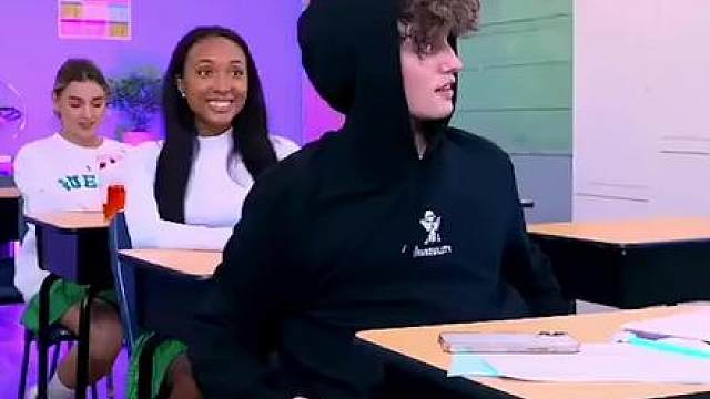 野外抓到个老蜂医 演傻子真有一套