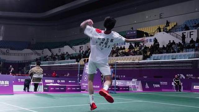 “放弃可以找到一万个理由，坚持只需一个信念。”