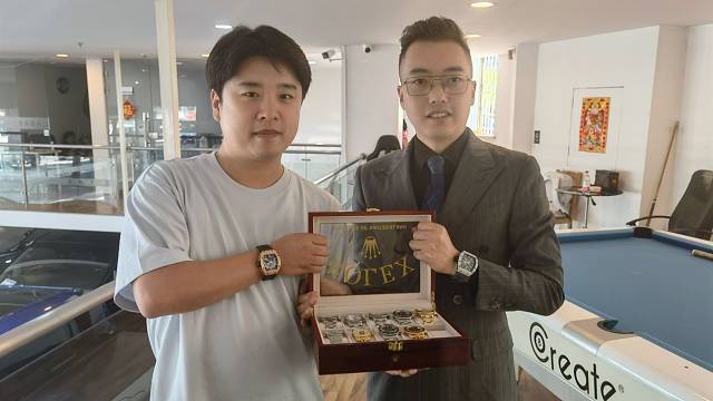 摊牌了其实我的主业是一家名车行的CEO