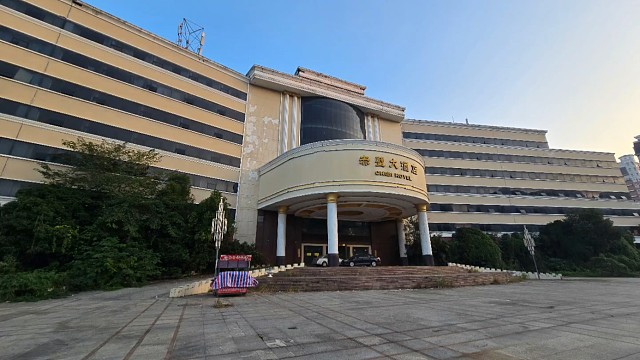 不知为何废弃的赤壁大酒店