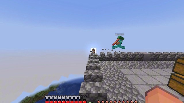 当你跟朋友聊天时并下意识围着基地转