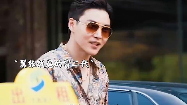 嚣张富二代想抢地头蛇的地盘，不料遇见一个狠人，一挑一群！