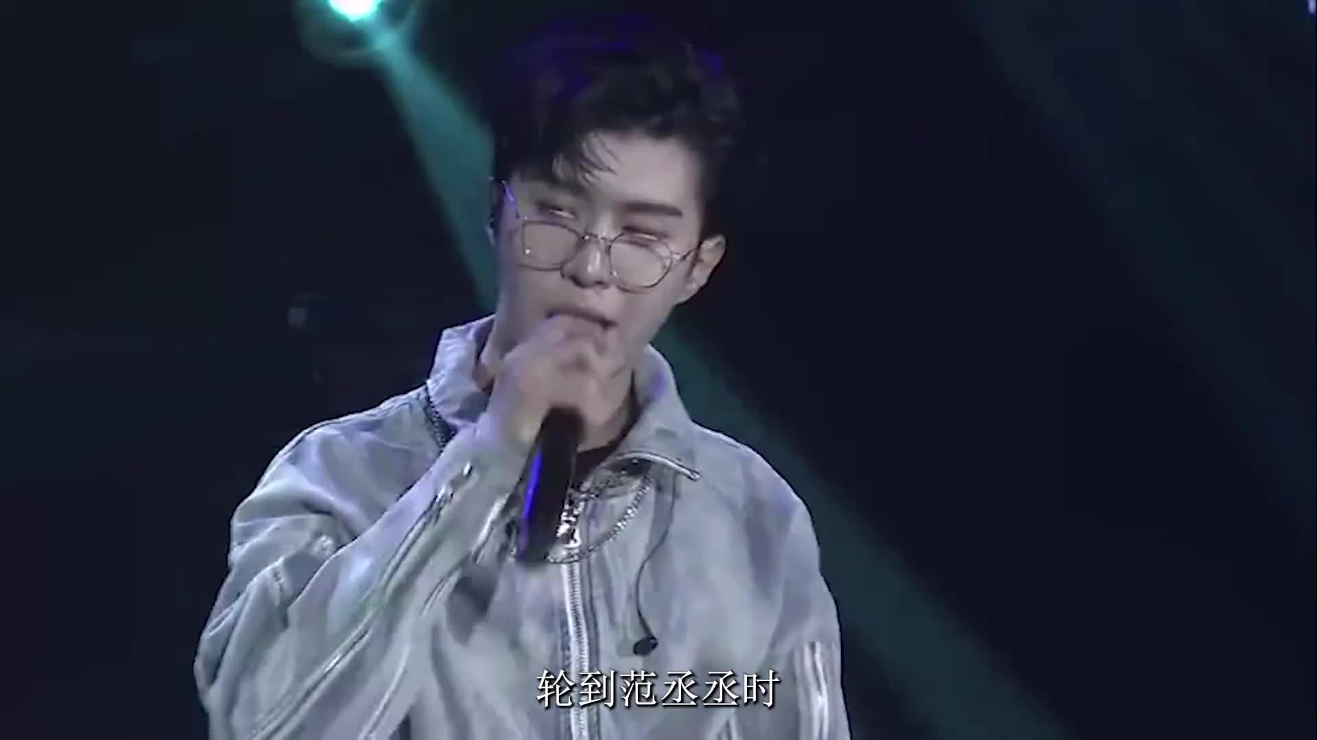 被范丞丞当众弹脑嘣后，白鹿彻底撕开了他的伪装