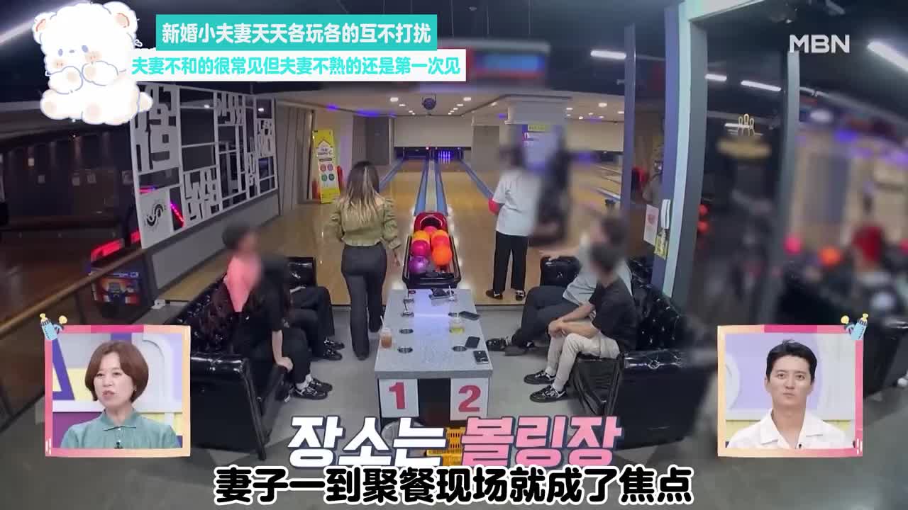 小夫妻天天各玩各的互不打扰夫妻不和的很常见但夫妻不熟的还是第一次见