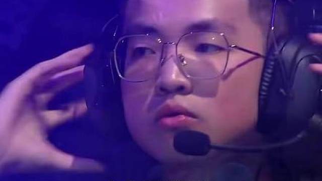 康康抽帧甩狙炸穿全场！队友大喊who are you？！