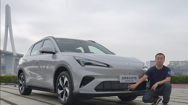 同时和五个女生聊天，多任务处理这车机芯片行不行？